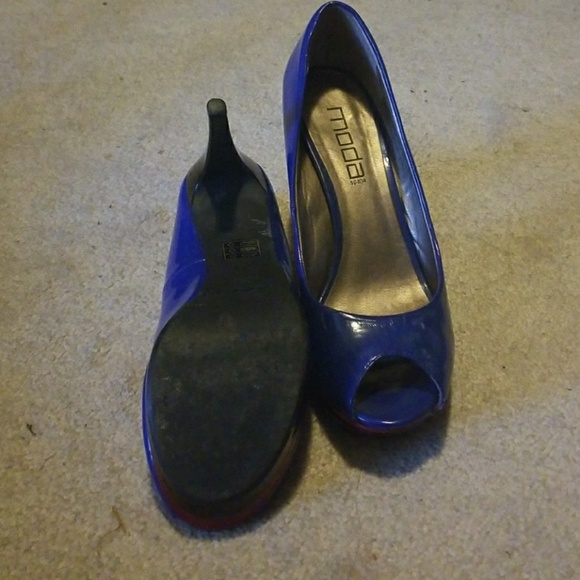 Shoes - Picture 4 of 5